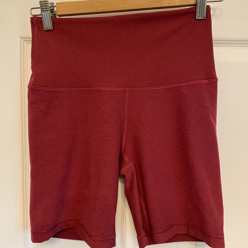 Aritzia TnAction Ribbed waist Hi-Rise 7” Bike Short Twinberry Medium
